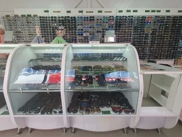 Рынок центральный ассортимент очков. Очковый магазин. Магазин очков. Магазин очков. Очковый магазин.