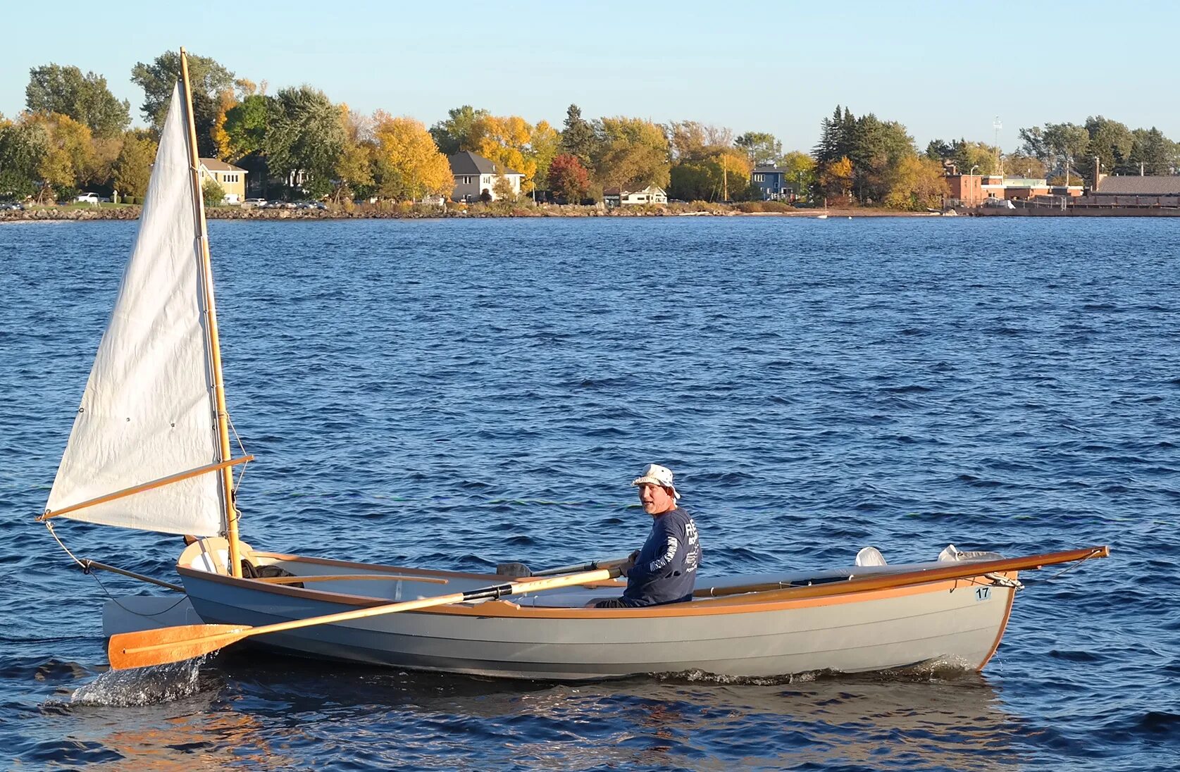 Лодка на английском. Small boat. Каноэ на озере. Лодка dinghy. Small boat.