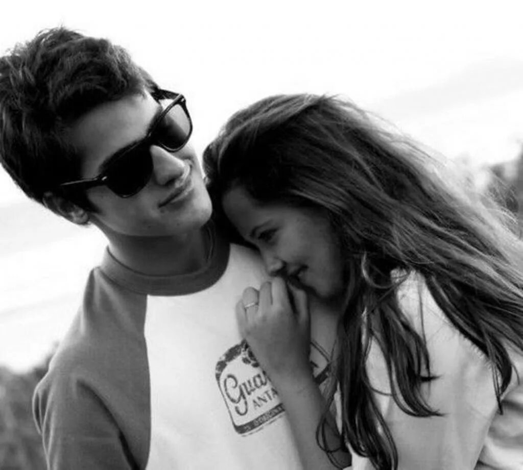 Парень и девушка двойной. Крутой парень с девушкой. пара подростков чб. крутая пара. парные авы.