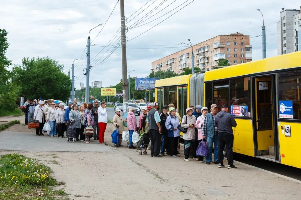 49 автобус ижевск. Автобусный парк ИПОПАТ Ижевск. Дачный автобус. Остановка ИПОПАТ Ижевск. Fdnj,BC B;tdcr.