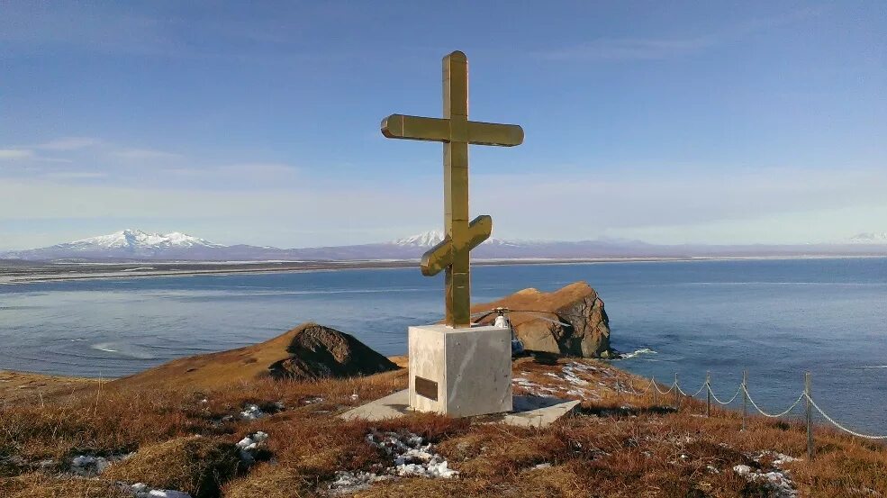 Мыс фиолент крест. Георгиевская скала у мыса фиолент. Фиолент крым крест. Скала святого георгия мыс фиолент. Тобизина крест владивосток.