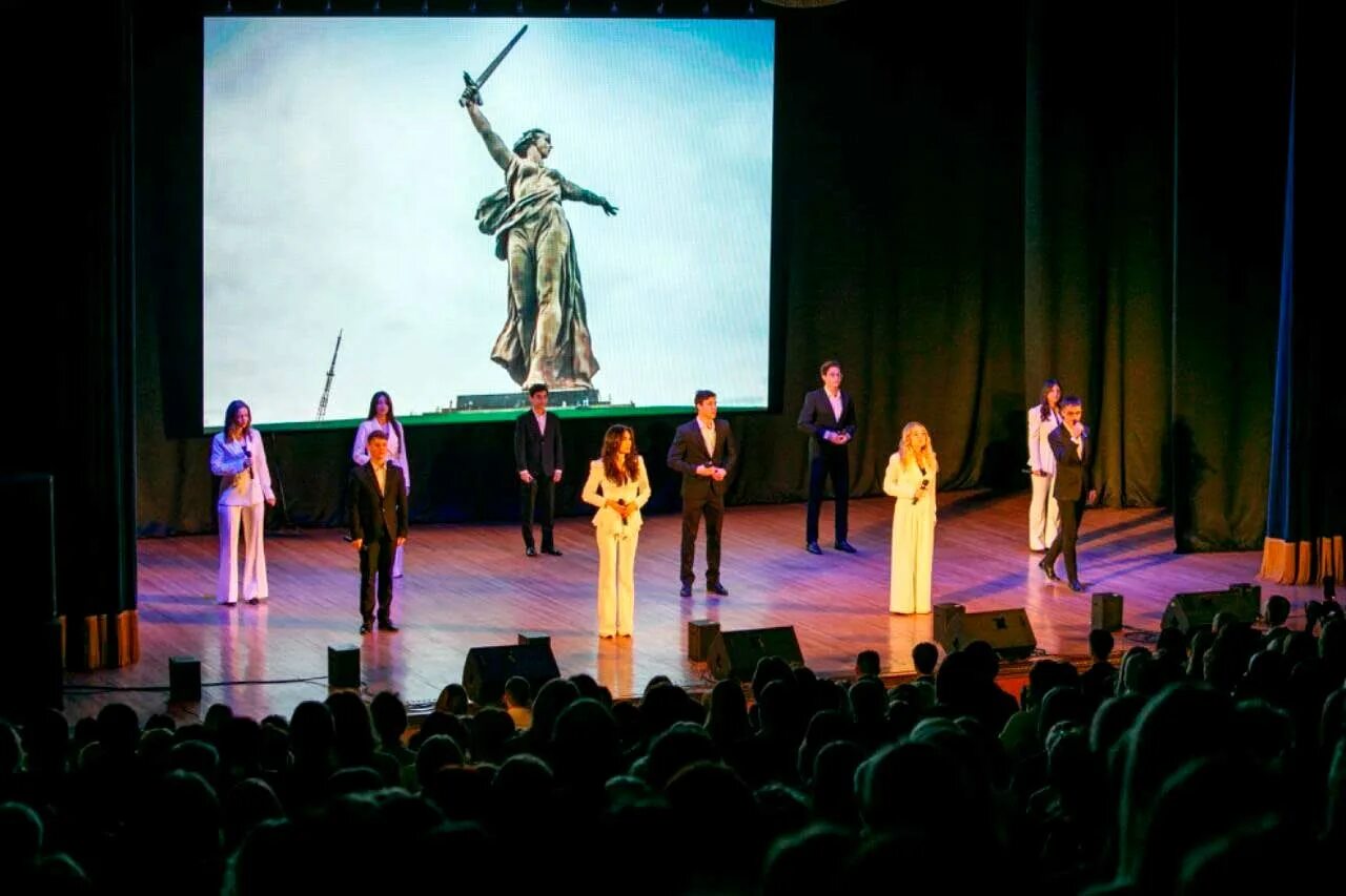 зал конгресс холл дгту ростов-на-дону. 10 февраля в ростове-на-дону открытие года педагога и наставника. щелкунчик балет ростовский муз театр. конгресс холл дгту щелкунчик. лучший студент дгту 2019.