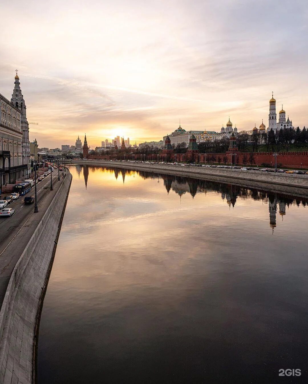 московская набережная фото. московская набережная в городе чебоксары. москва набережный. набережная города чебоксары. москва река софийская набережная.