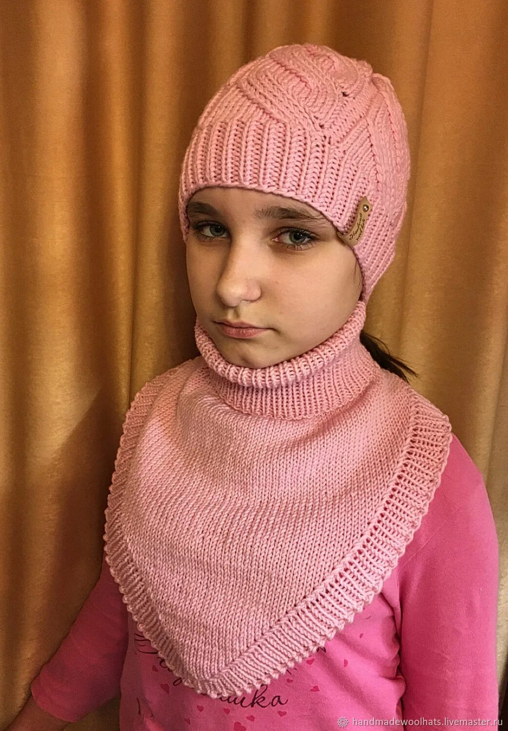 Шапка шлем для новорожденного. Шапка с манишкой. Шапка дет. Вязаные шапки и манишки. Шапка манишка.