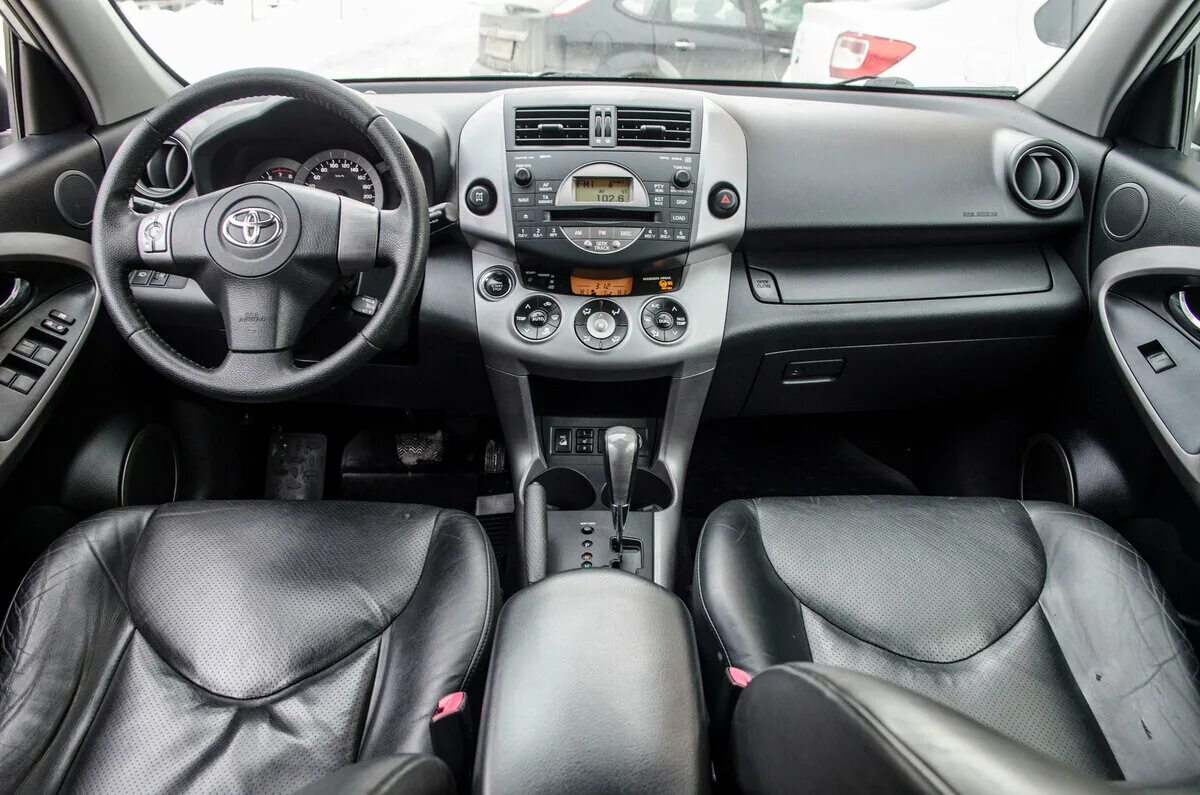 Рав 4 полный привод автомат. Toyota rav4 xa20 Interior. Toyota rav4 III xa30 салон. Тойота рав 4 xa30 салон. Серый салон rav4 2003.