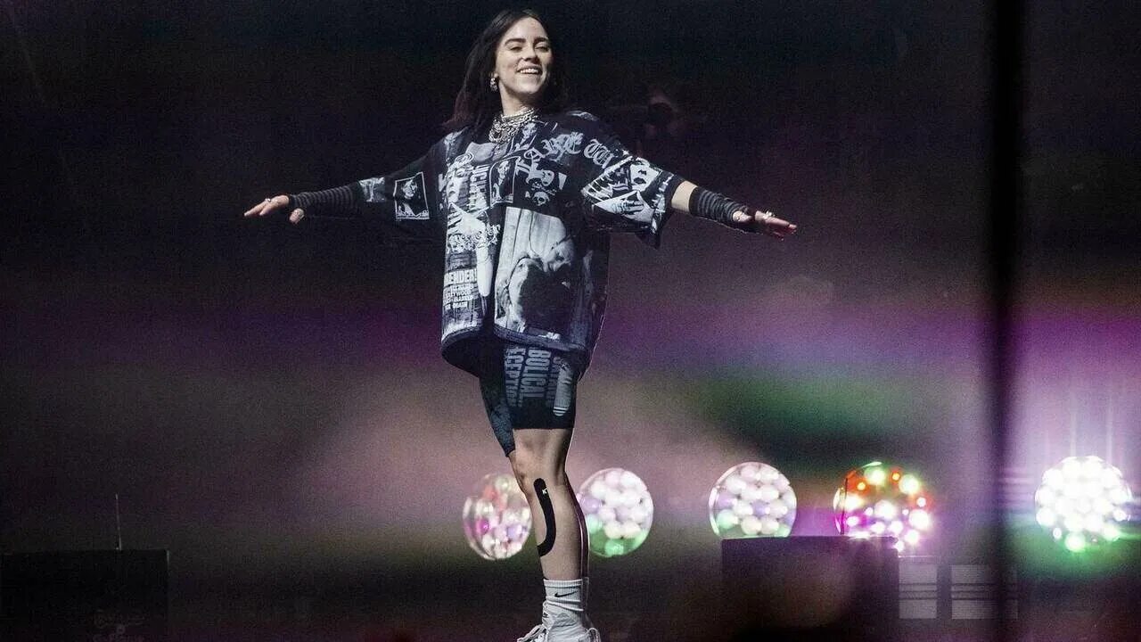 Билли айлиш happier than ever. Billie eilish concert. Билли айлиш в москве. Билли айлиш. Первый концерт билли айлиш.