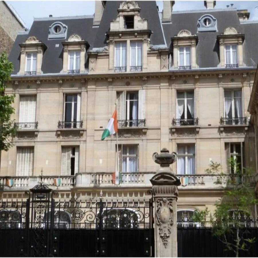 Посольство франции в белграде. Посольство колумбии в москве фото. Ambassade de la русский. Посольство турции в мадриде. Посольство франции в россии лого.