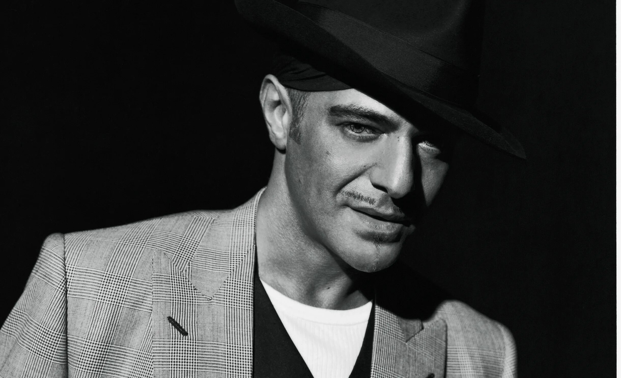 Дизайнер фамилии. Дизайнер фамилии. Фамильный логотип. Дизайнер фамилии. Логотип фамильной мастерской.