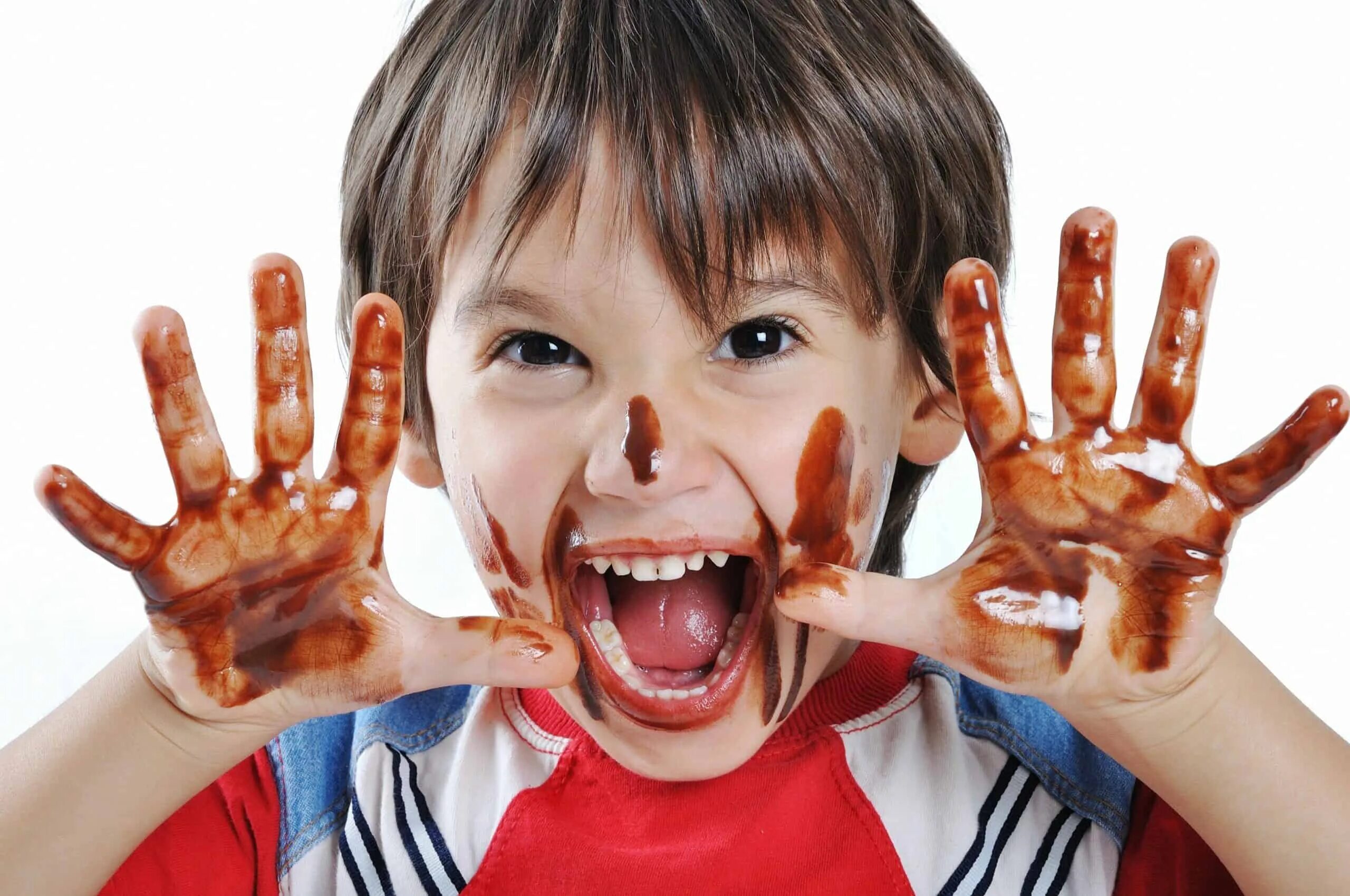 Ребенок измазанный шоколадом. Дети испачканные в шоколаде. Ребенок испачкался в шоколаде. Слизать ребенка