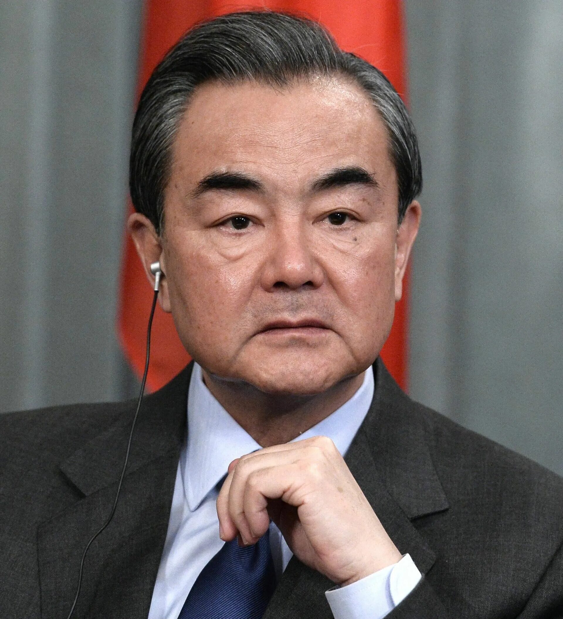 Мид китая ванг йи. Ван и китайский министр. Мид китая ван и. Wang wenbin. Министр китая брикс.