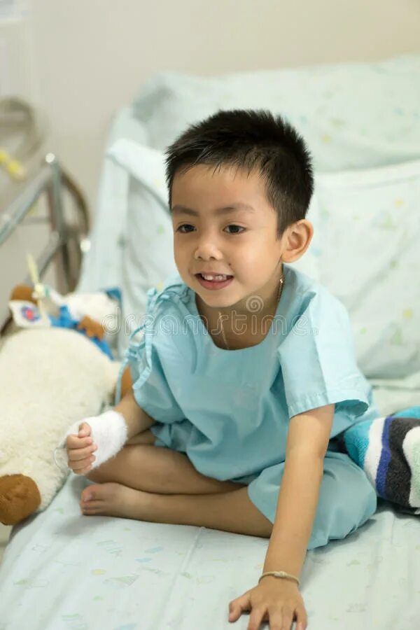 Пятилетний ребенок плачет. Анализ на скрытую инфекцию больно писить. Смешные истории до боли в животе. Мальчику больно писать что делать. Ребенку больно писать в конце.