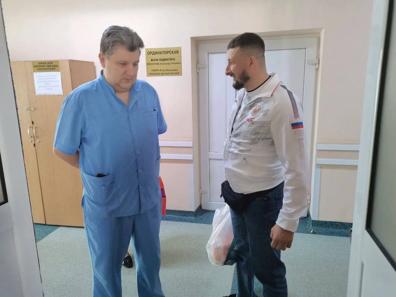 Госпиталь луганск. Раненый боец в госпитале. Госпиталь в Луганске военный. Госпиталь в Луганске военный 2022.