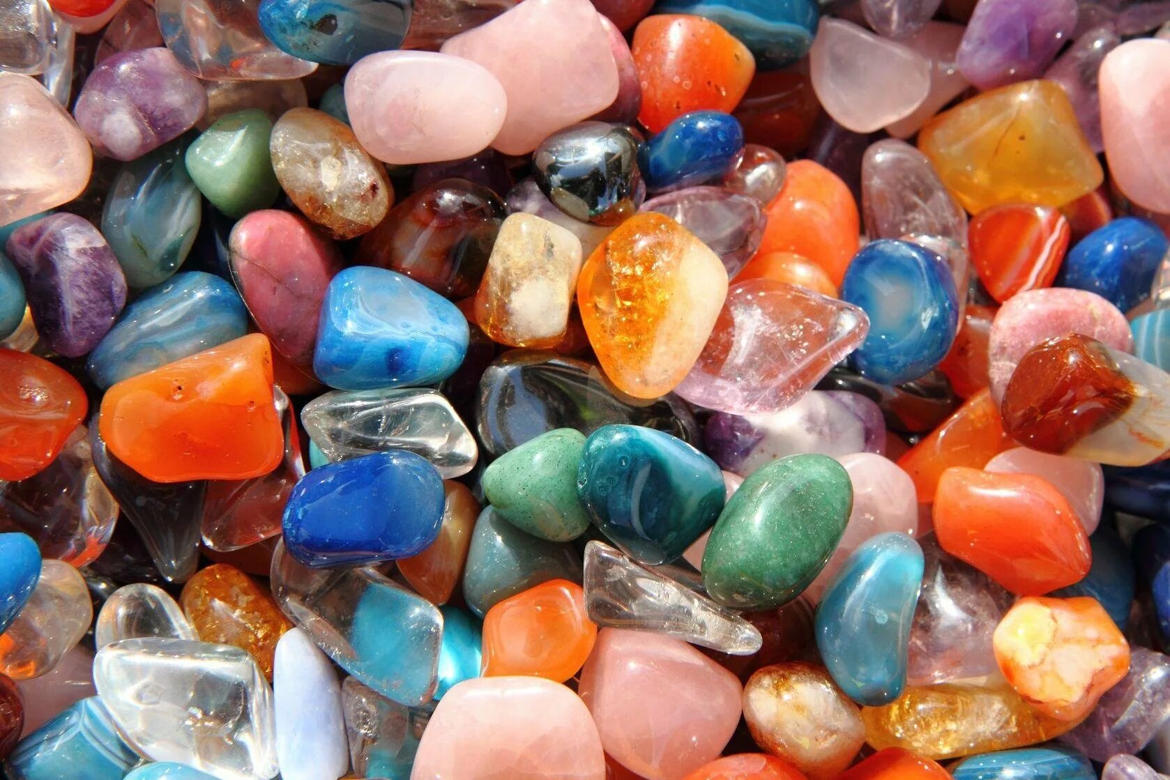 Разнообразие камней. Самоцветы драгоценные камни. Разноцветные камни. Разноцветный натуральный камень. Цветные камушки.