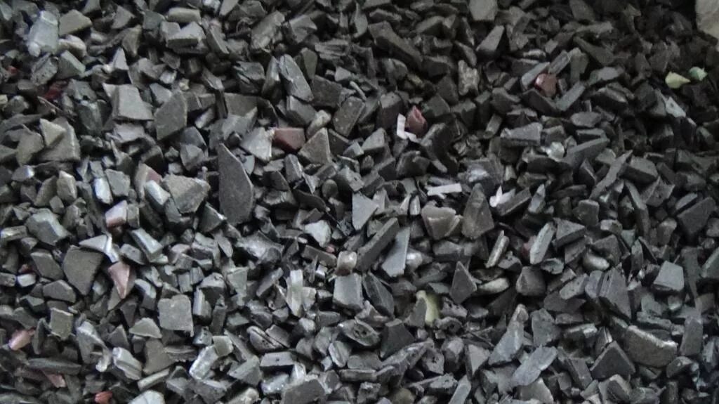 изделия из стеклобоя. горный кварц. уральские самоцветы поделочные камни. сырье телефоны. сырье телефоны.