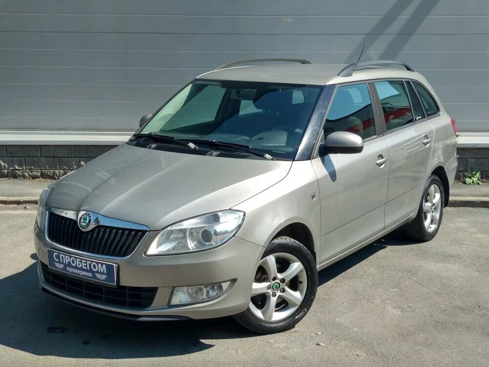 Шкода фабия 1.4 86 л с. Skoda Fabia II Рестайлинг 2011. Skoda Fabia 2011 универсал. Шкода Фабия универсал 1.4. Skoda Fabia 2 Рестайлинг универсал.