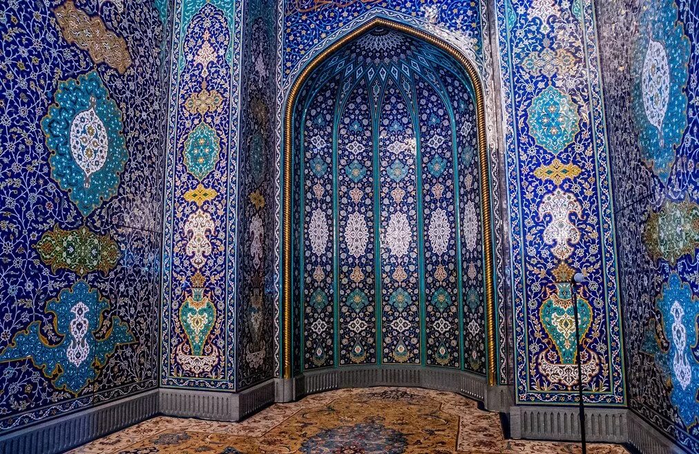 росписи исфахан мечети. арабески на стенах. арабески на стенах. арабески в мечети. московская соборная мечеть михраб.