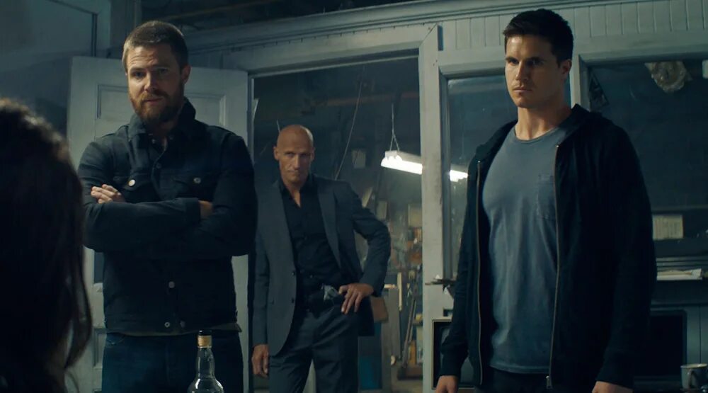 Код 8 Robbie Amell.