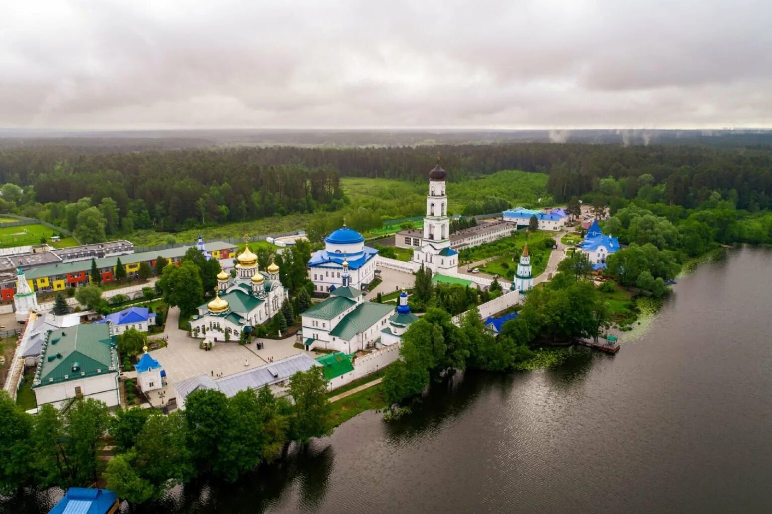 Рифицкий богородский монастырь. Раифский казань монастырь казань. Монастырь раифа казань. Монастырь около казани раифский монастырь. Монастырь раифа казань.