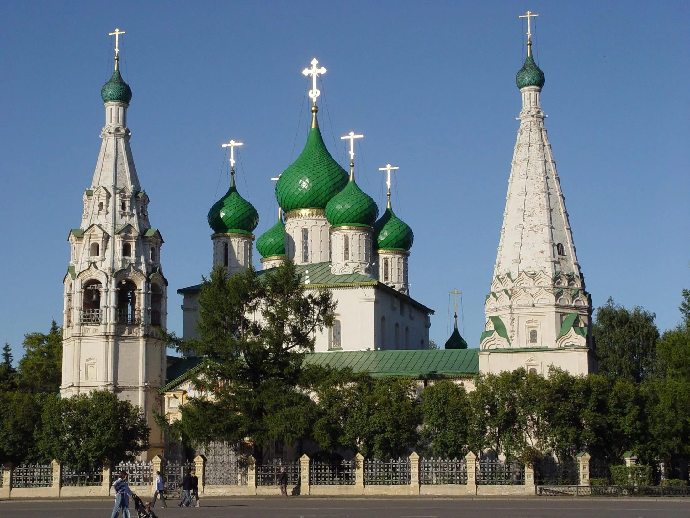 Редко в каком городе. Церковь Ильи пророка в Ярославле. Достопримечательности Ярославля Церковь Ильи пророка. Храм Ярославля Церковь Ильи пророка. Церковь ильипрророка в Ярославл.