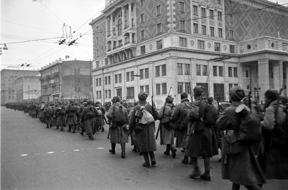 Москва летом 1941. Москва 1941 год. Ополчение 1941 года. Москва в военные годы 1941 1945.