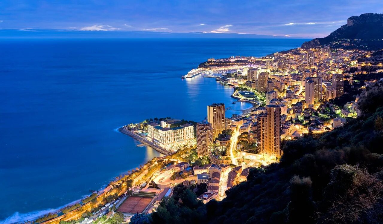 Европейские страны с морем. Монако Лазурный берег Франции. Монте Карло столица Монако. Французская Ривьера княжество Монако. Монако Монте Карло пляжи.