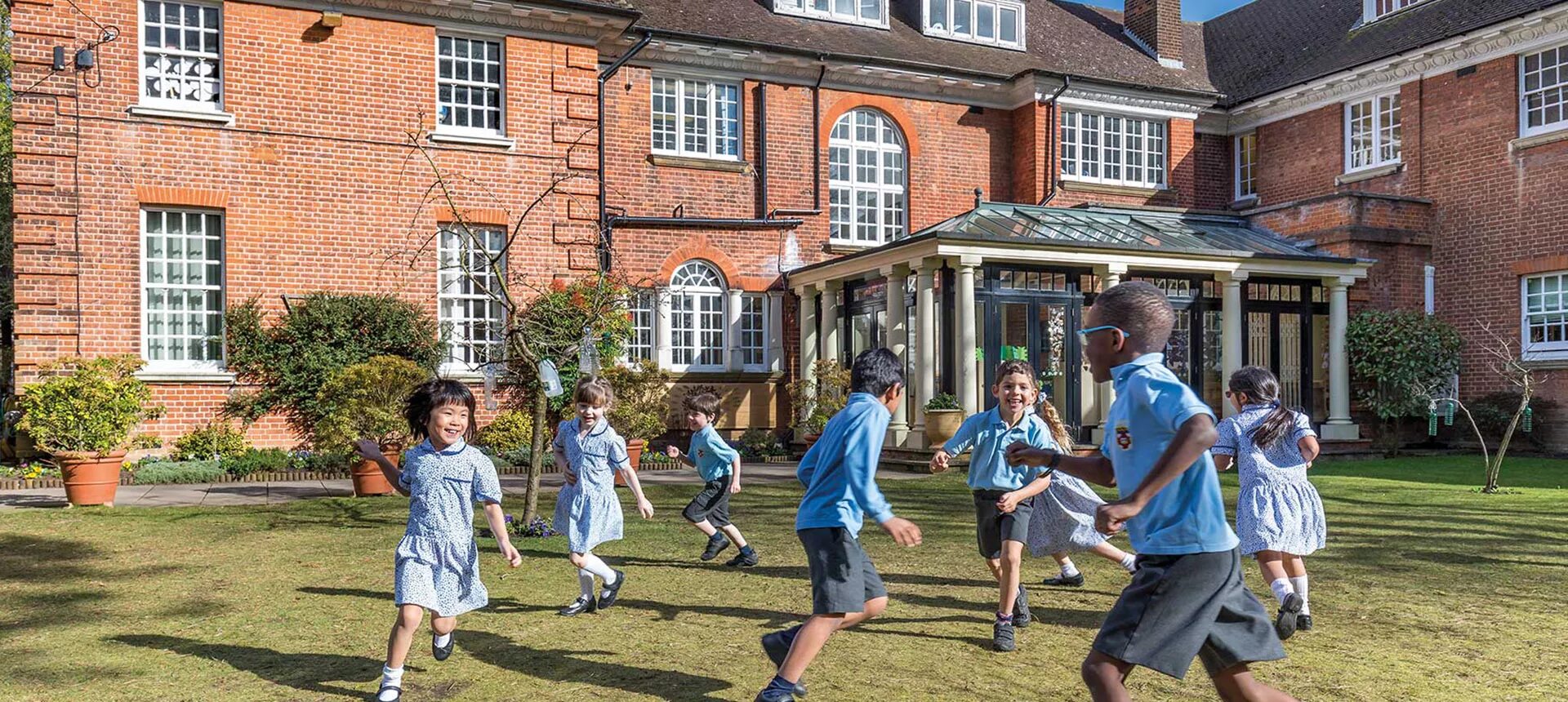 Школа в погоне. Pre-Preparatory School в Англии. Милл Хилл школа в Англии. Школы Пансионы в России. Английские школы интернаты для девочек.