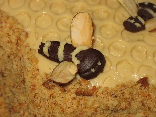 пчелки из шоколада для торта. песня шоколадная пчела. конфеты в виде пчелки. песня шоколадная пчела. фигуры из шоколада.