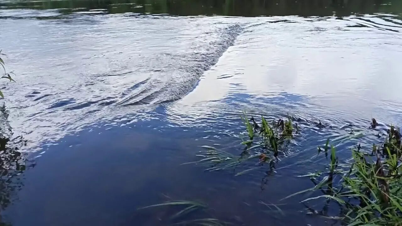 Водоворот в реке. Водоворот в речке. Река Ока водовороты. Река Удрай. Как в народе называли водоворот на реке