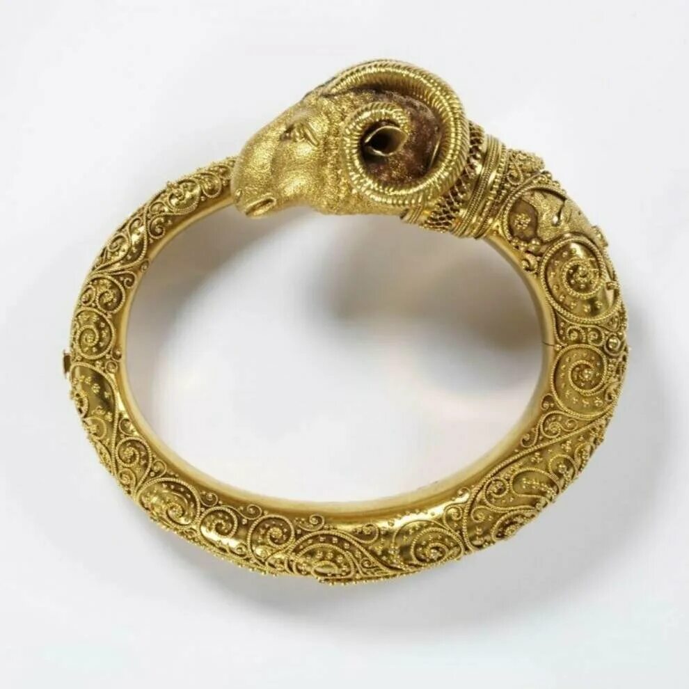 Кольцо скань золото. Золотое кольцо с зернью. Филигрань золото браслет. Старинные золотые украшения.