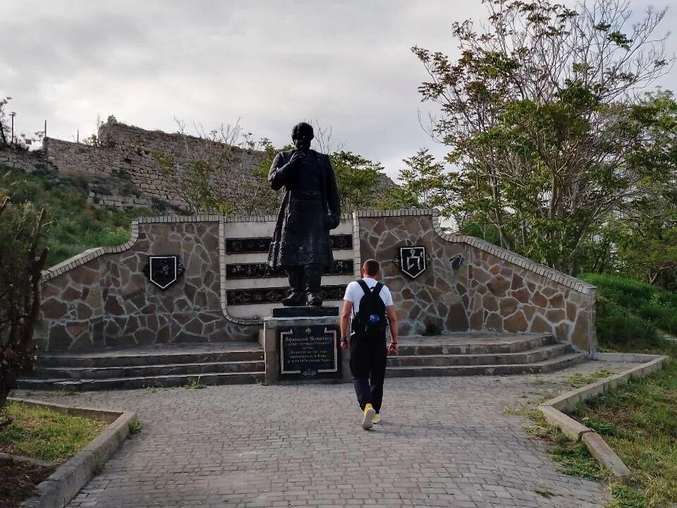 Где установлен памятник афанасию. Памятник афанасию никитину в индии. памятник городок афанасию никитину в городе ревданда.