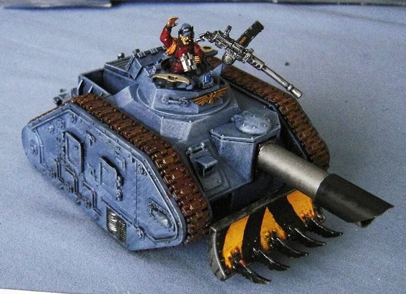 Tank hunter. Leman Russ Eradicator. Леман расс танк. Леман русс танк. Леман русс Испепелитель.