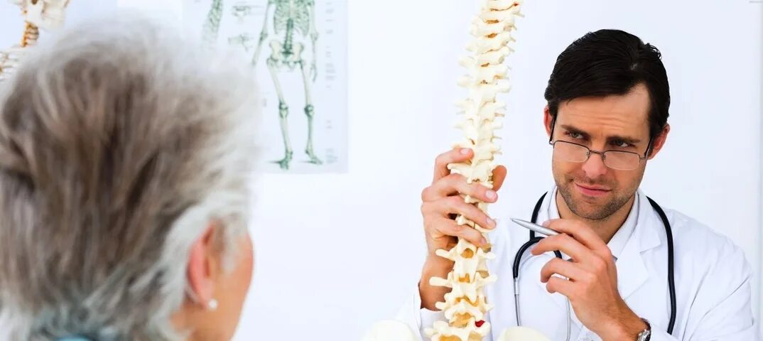 Лечение остеопороза врачи. Остеопороз. Ухудшение состояния кости. Врачи которые занимаются лечением костей. 4. Факторы риска развития остеопороза.