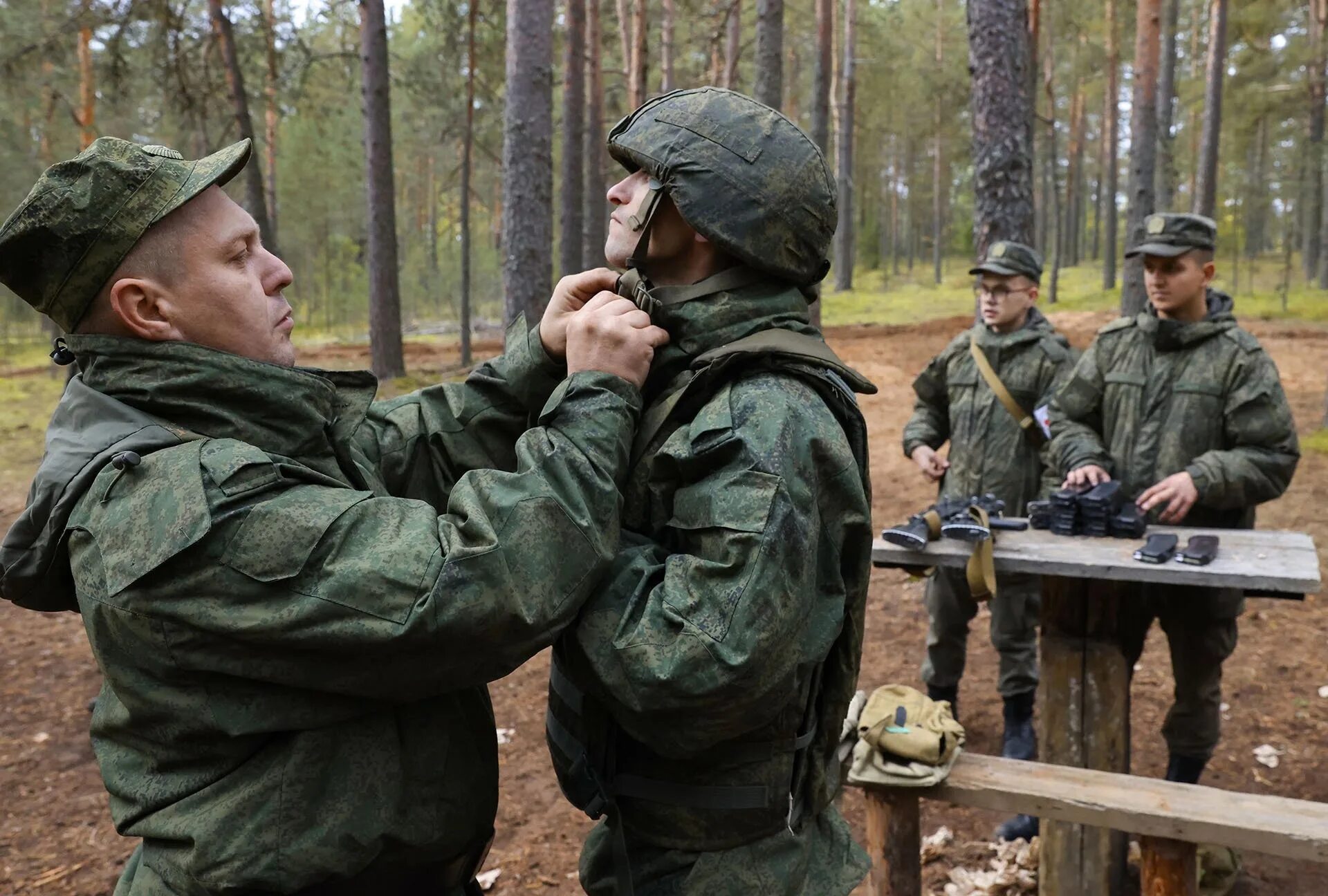 С каких лет мобилизация в россии. Военные контрактники. Военнослужащие России. Солдаты мобилизация. Контрактники в Российской армии.