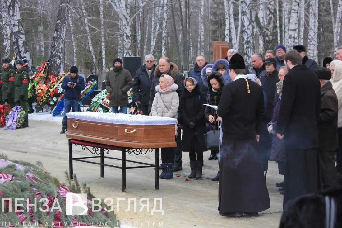 Новозападное кладбище Пенза. Аллея славы Пенза. Новозападное кладбище Пенза известные люди. Аллея славы на Новозападном кладбище Пенза. Похороны сычева