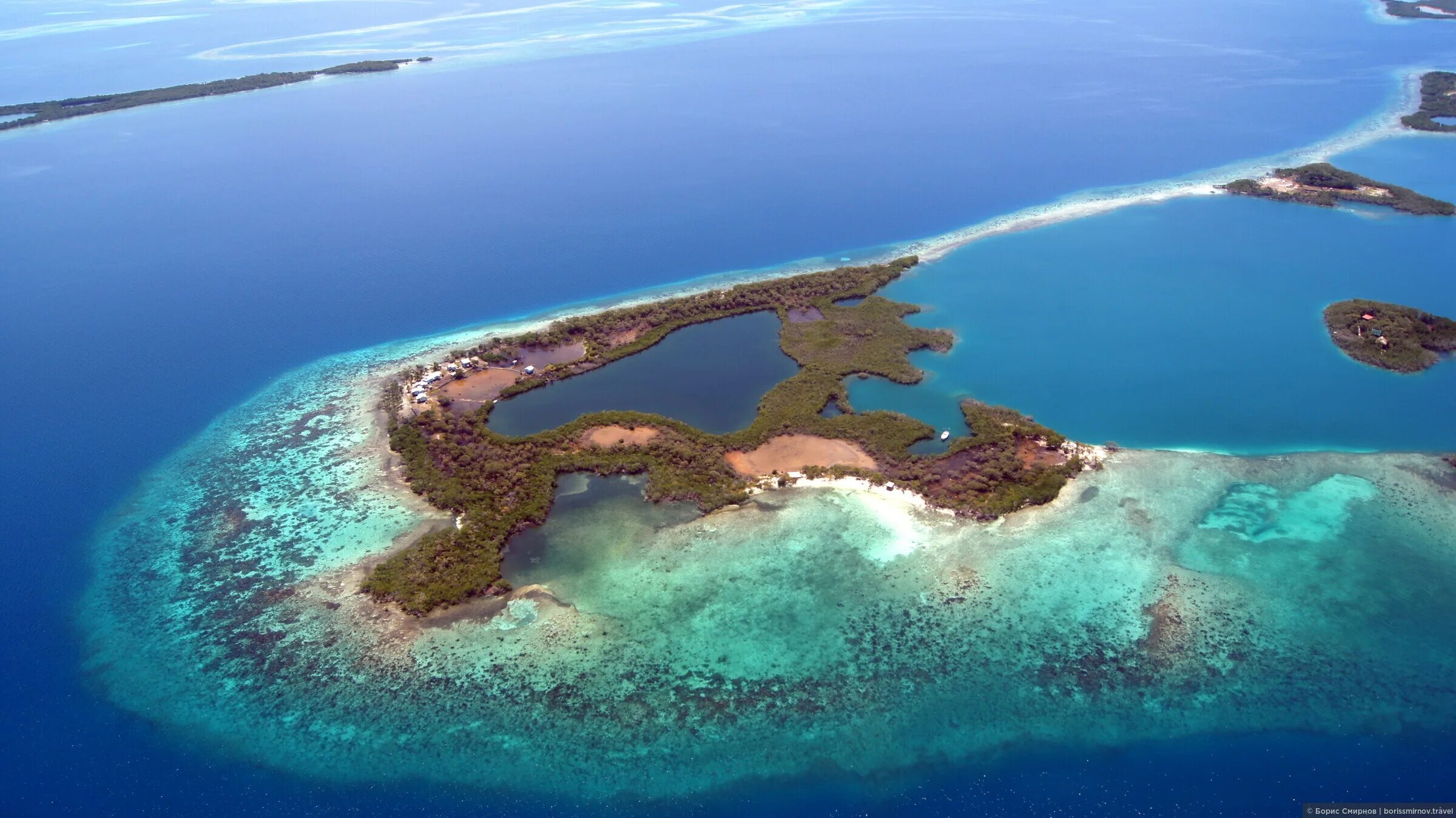 Где риф. Барьерный риф Белиз. Мезоамериканский Барьерный риф Гондурас. Резерваты барьерного рифа Белиза. Белиз коралловые рифы.