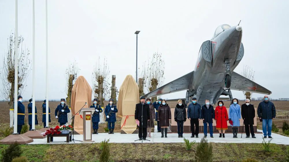 Погода в селе кировское крым. Село Журавки Кировский район Крым. Кировское Крым памятник летчикам. Пгт Кировское Крым. Памятники в пгт Кировское Крым.