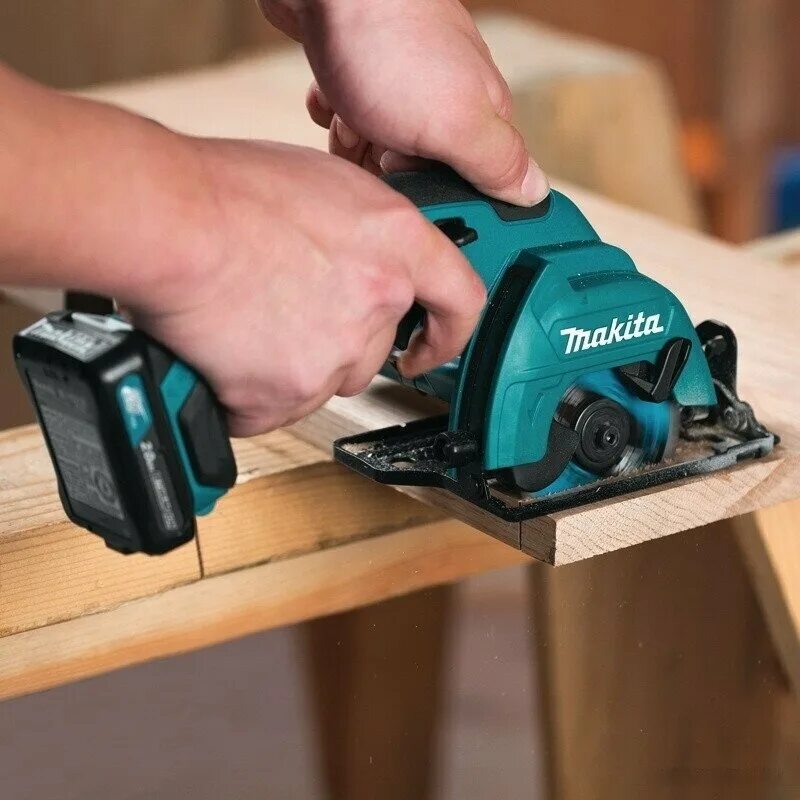 Циркулярная пила ручная аккумуляторная. Makita hs301dz. Пила дисковая Makita hs301dz. Аккумуляторная дисковая пила Makita hs301dwae. Дисковая пила Makita CXT hs301.