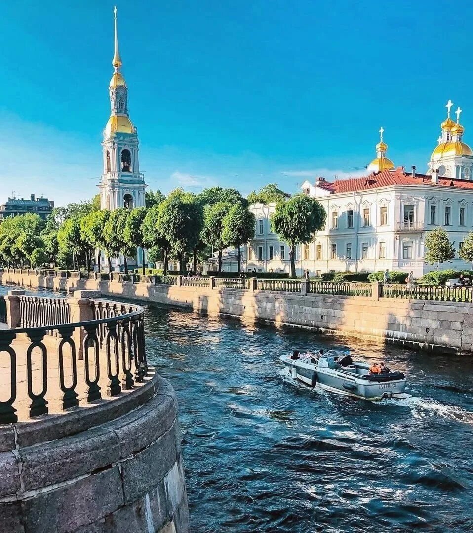 Санкт-Петербург. Сан Петербург. Семимостье в Санкт-Петербурге. Каналы Санкт-Петербурга. Отдыхая летом в петербурге