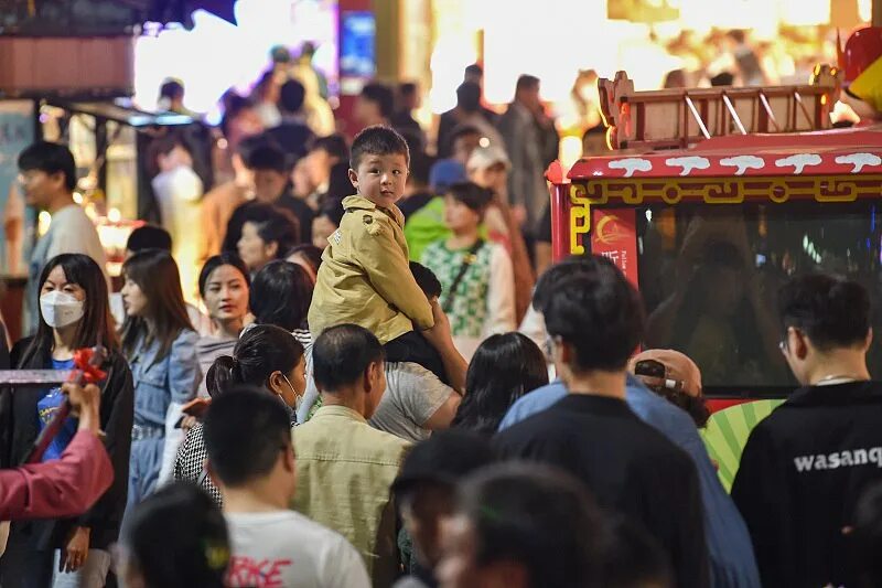 Си цзиньпин и мао цзэдун. Китай данный момент. Китай данный момент. Ухань китай рыбный рынок. Пандемия covid-19 в китае.