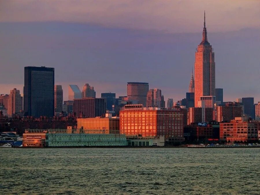 New York facts. The iconic Manhattan Skyline. Head start NYC.