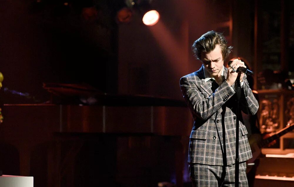 Harry Styles 2023. Harry Styles singing. Harry Styles Golden. Sing of the times