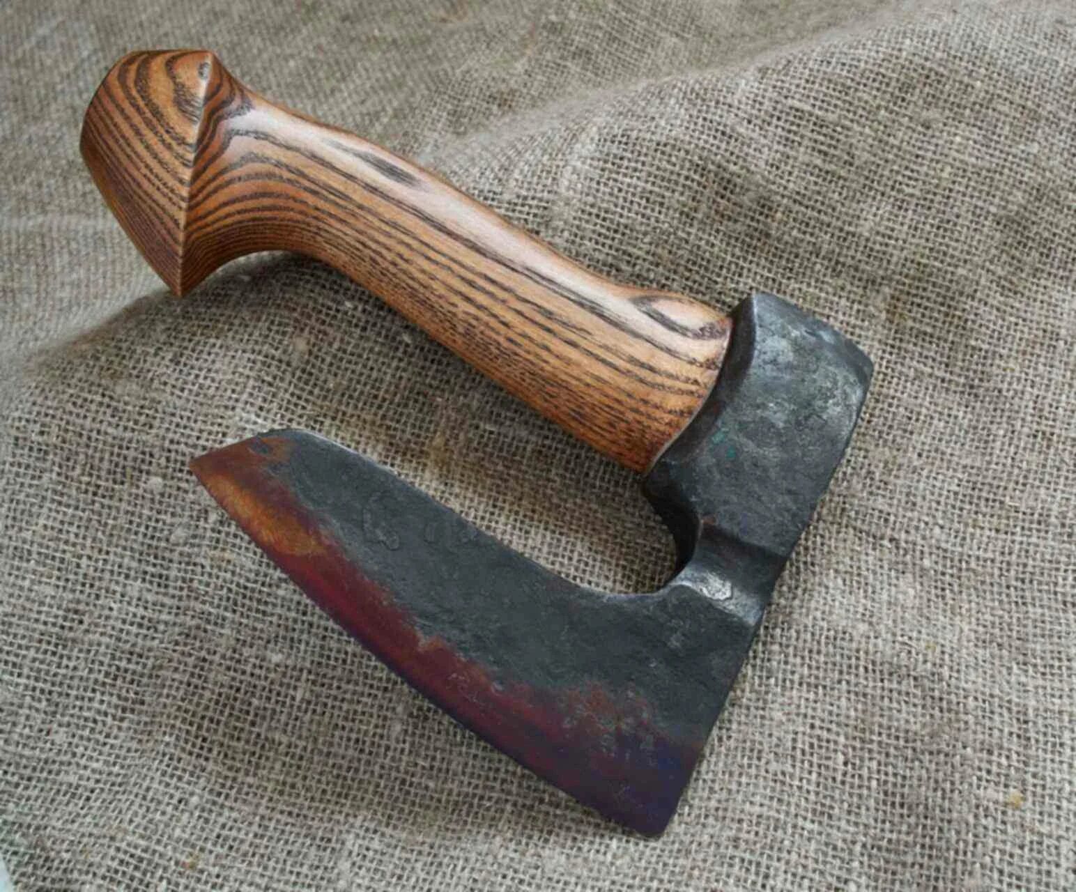 Ижевский кованый топор викинг. Ручной топорик. Топор "№4 роло". Топорик кованый. Топор ручной.