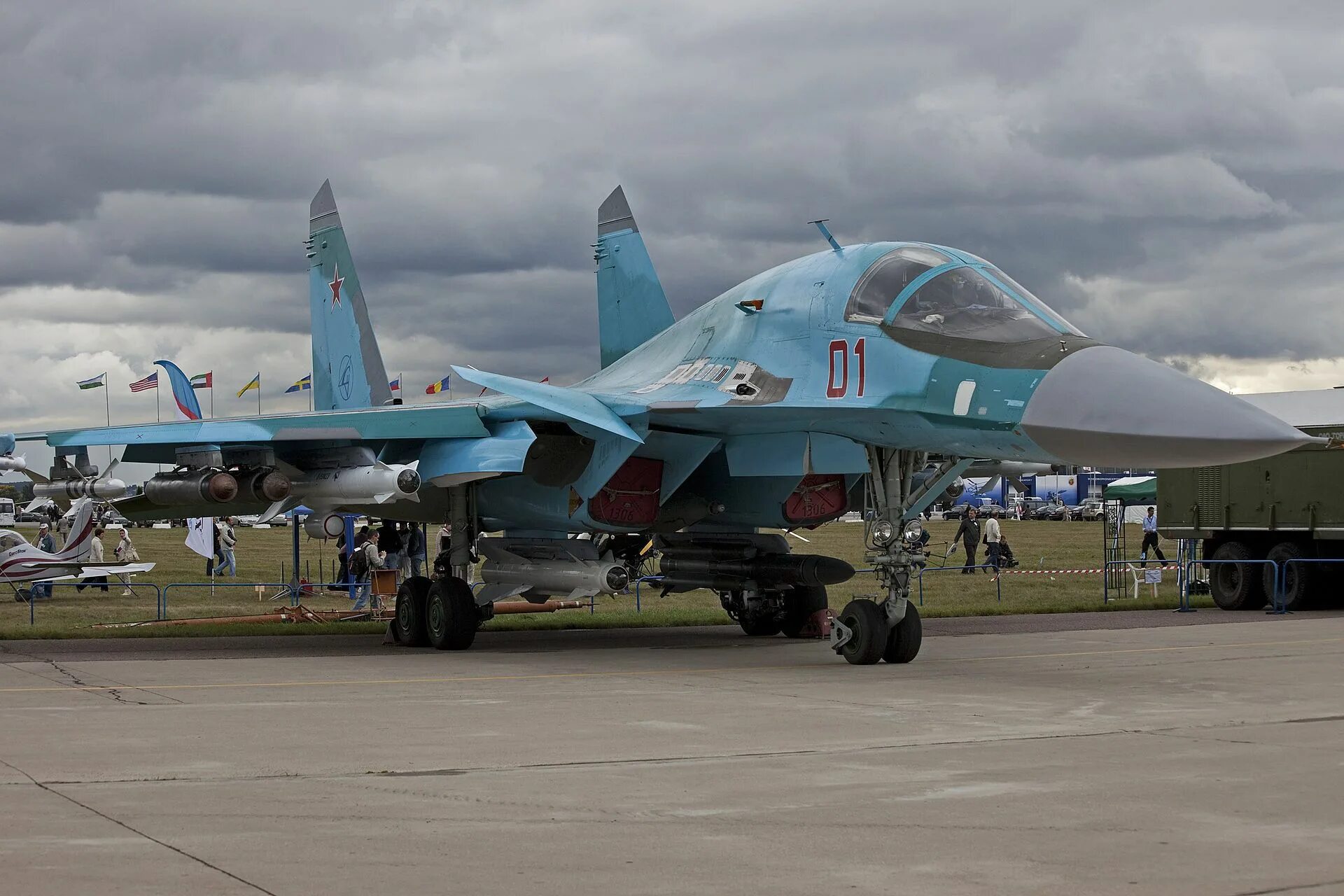 Истребитель-бомбардировщик Су-34. Су-34 ВВС России. Су-34 утенок. Су-34 м бомбардировщик.