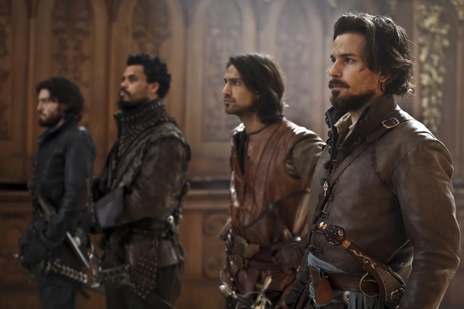 Мушкетёры 2014 сериал люк паскуалино. Мушкетёры сериал 2 сезон люк паскуалино. Мушкетеры сериал 2014–2016 актёры. Сериал мушкетеры bbc тревиль. Эмили бичем мушкетеры.