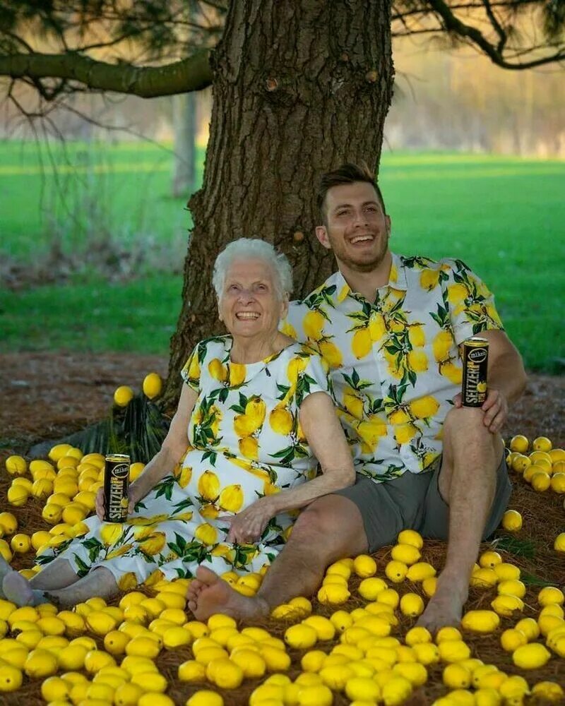 Бабушка развлечения. Росс Смит. Бабушка Росса Смита. Развлечения для бабушки 80 лет. Росс Смит и его бабушка.