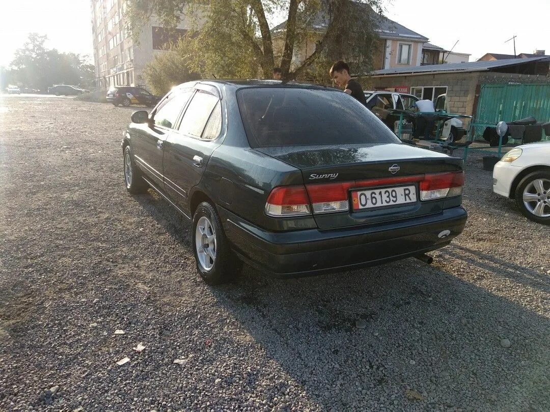 Ниссан санни годы выпуска. Nissan Sunny 2000. Ниссан Санни 2000г. Nissan Sunny 2000 год. Ниссан Санни 2000 года.