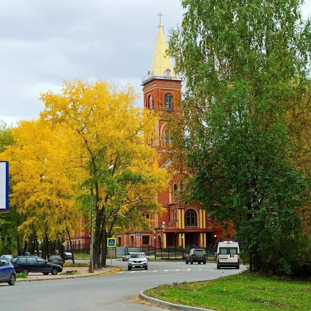 Сыктывкар летом. Церковь христа спасителя (сыктывкар). протестантская церковь сыктывкар. сыктывкар центр города. храм баптистов в сыктывкаре.