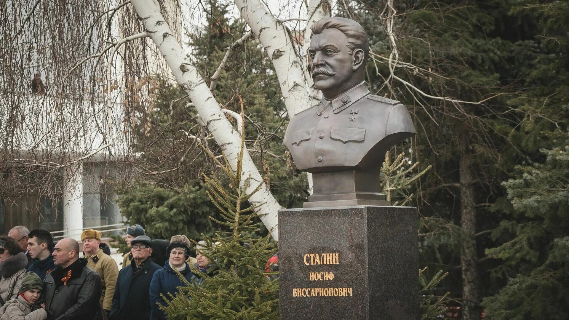 Где открыли памятник сталину. Памятники сталину жукову василевскому в волгограде. Бюст сталина в волгограде. Где открыли памятник сталину. Где открыли памятник сталину.