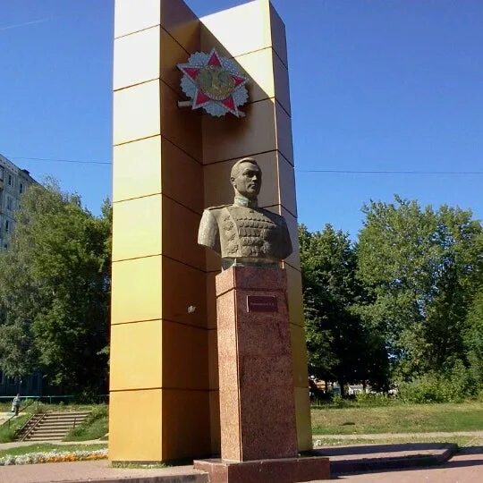 Аллея памяти рокоссовского в каком районе нижнего. Улица маршала рокоссовского нижний новгород. памятник рокоссовскому в нижнем новгороде. памятник маршала рокоссовского нижний новгород. аллея памяти и славы нижний новгород рокоссовского.