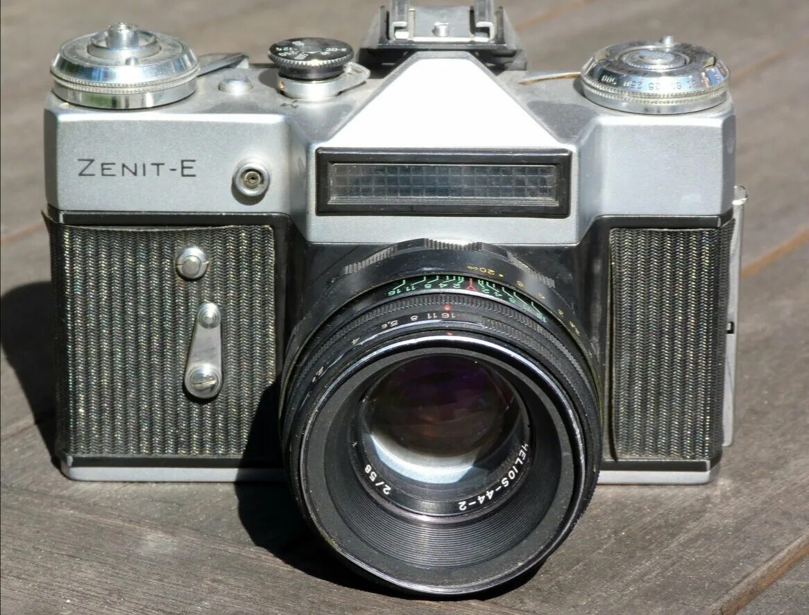 Фотоаппарат пленочный 2022. Зенит 12 фотоаппарат. Пленочный фотоаппарат zenit. Пленочный фотоаппарат зенит е. Фотокамера зенит пленочный.